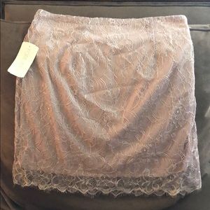 Short Mauve Skirt w/ Lace Detailing